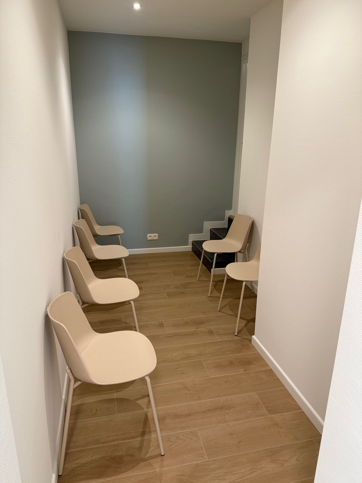 Couloir et salle d'attente du centre
